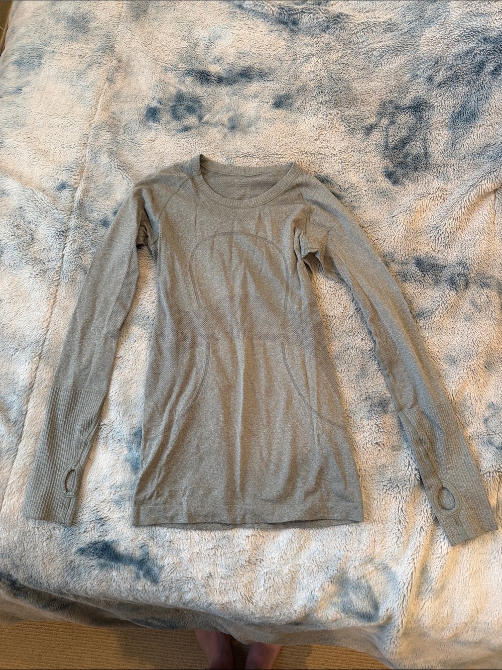 lululemon athletica Long Sleeve Seamless Top - light olive green